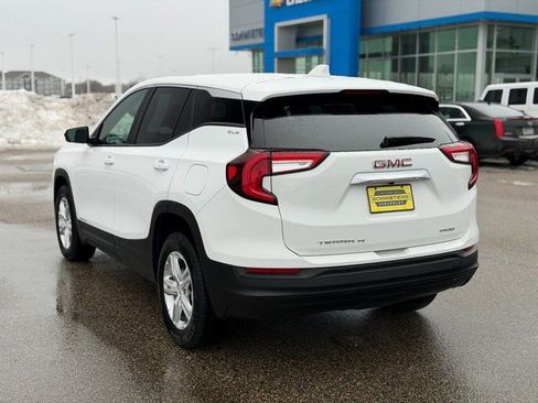 Used 2024 GMC Terrain SLE image 8
