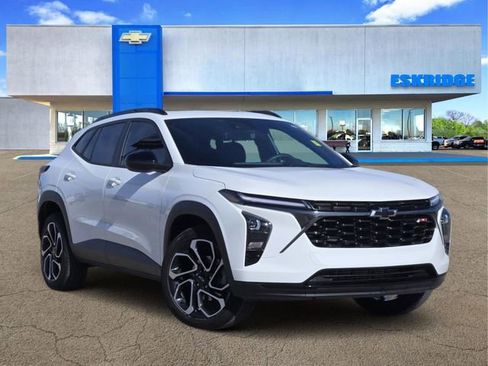 Used 2025 Chevrolet Trax RS w/ Sunroof Package image 1