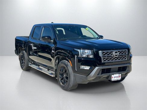 Used 2023 Nissan Frontier SV w/ SV Convenience Package image 3