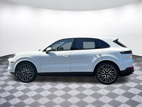 Used 2024 Porsche Cayenne AWD/4WD image 2