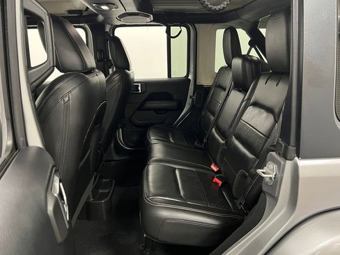 Used 2018 Jeep Wrangler Unlimited Sahara image 11