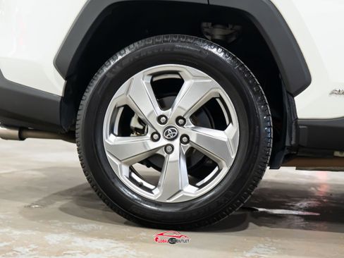 Used 2020 Toyota RAV4 Limited AWD/4WD image 11