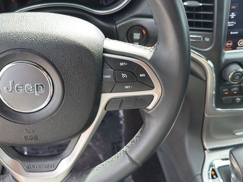 Used 2018 Jeep Grand Cherokee Laredo RWD image 18