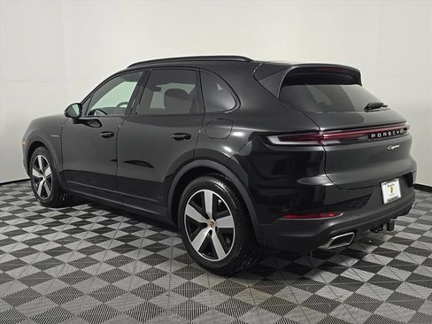 Certified 2026 Porsche Cayenne E-Hybrid AWD/4WD image 3