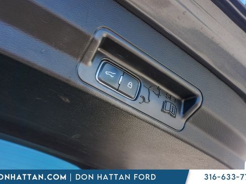 Used 2022 Ford Explorer XLT w/ Equipment Group 202A image 35