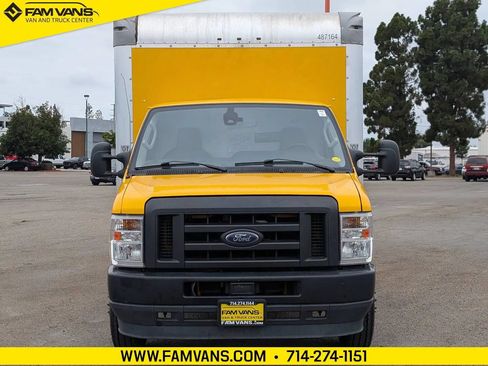 Used 2022 Ford E-350 and Econoline 350 Super Duty RWD image 2