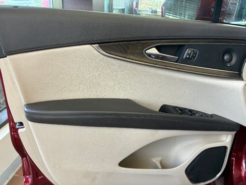 Used 2019 Lincoln Nautilus Reserve AWD/4WD image 16