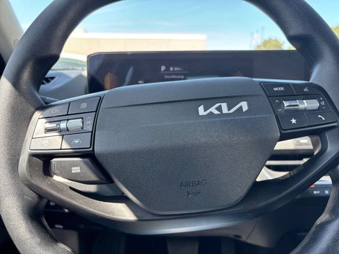 Used 2025 Kia K4 FWD image 25