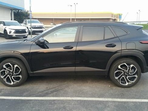 Used 2026 Chevrolet Trax RS w/ Sunroof Package FWD image 10