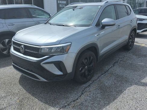 Used 2023 Volkswagen Taos SE w/ Panoramic Sunroof Package image 1