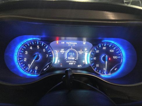 Used 2023 Chrysler Pacifica Touring-L image 5