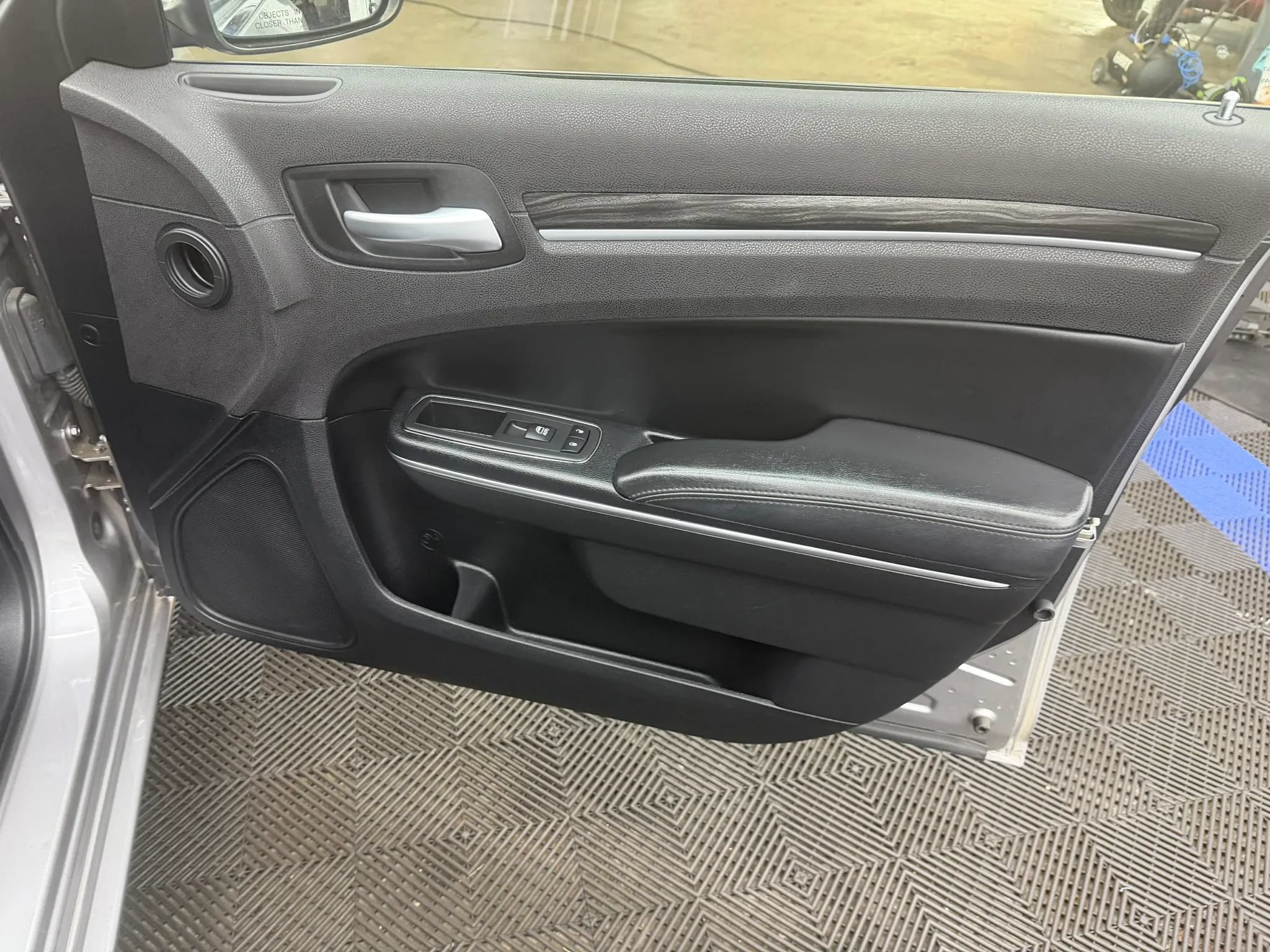 Used 2017 Chrysler 300 Limited AWD/4WD image 5