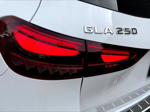Certified 2025 Mercedes-Benz GLA 250 4MATIC image 32