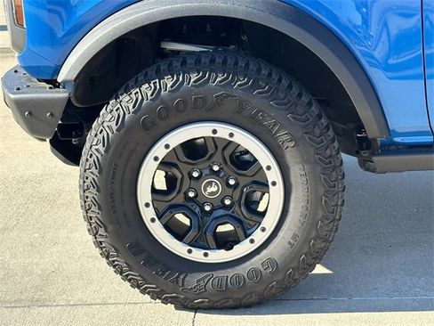 Used 2022 Ford Bronco Badlands image 9