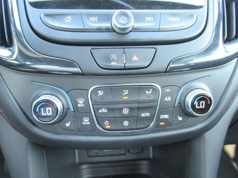 Used 2023 Chevrolet Equinox RS AWD/4WD image 28