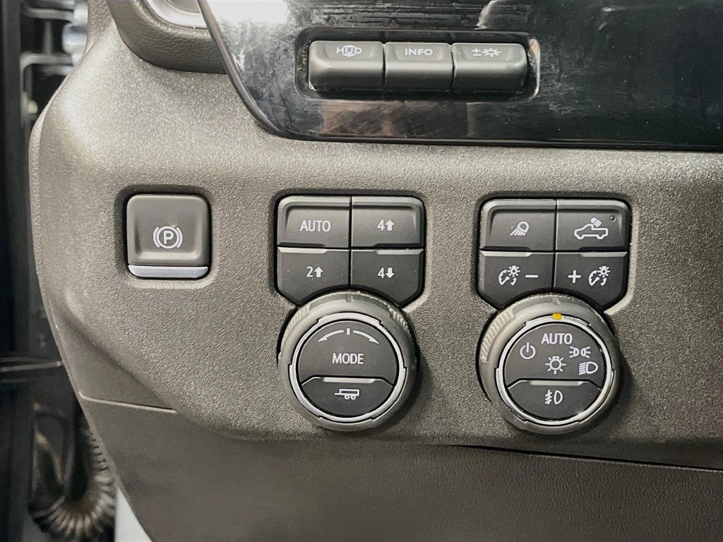 Used 2025 Chevrolet Silverado 1500 High Country AWD/4WD image 10