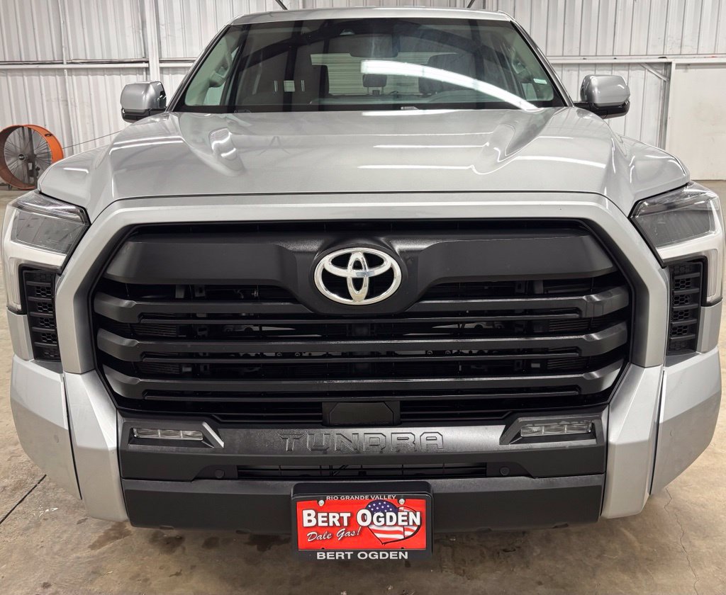 Used 2023 Toyota Tundra SR5 w/ SR5 Convenience Package RWD image 2