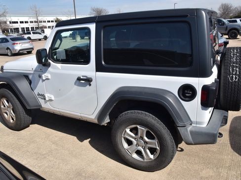 Used 2020 Jeep Wrangler Sport image 9