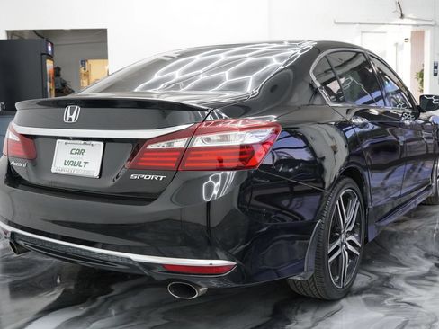Used 2017 Honda Accord Sport image 8