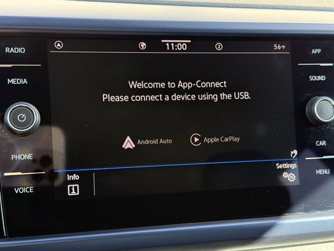 Certified 2024 Volkswagen Taos SE w/ MDO Package image 9