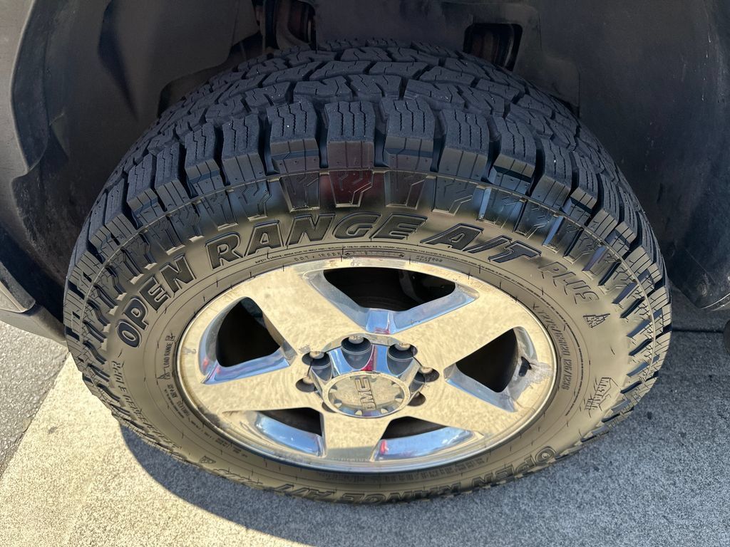 Used 2014 GMC Sierra 2500 Denali w/ Suspension Package, Off-Road AWD/4WD image 27