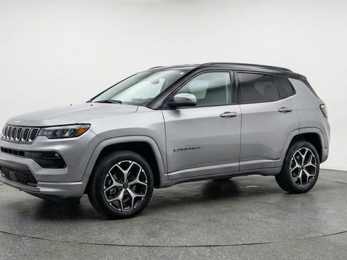Used 2025 Jeep Compass Limited AWD/4WD image 3
