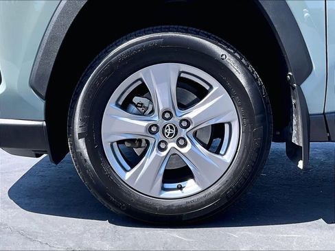 Used 2022 Toyota RAV4 XLE w/ Convenience Package FWD image 11