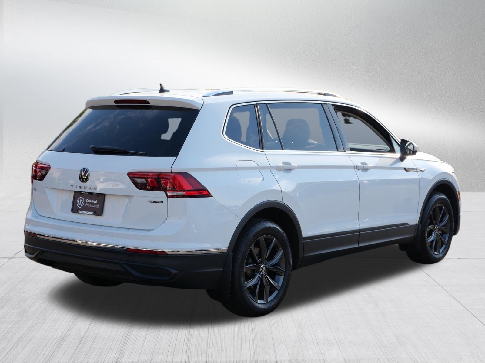Certified 2024 Volkswagen Tiguan SE w/ Panoramic Sunroof Package AWD/4WD image 7