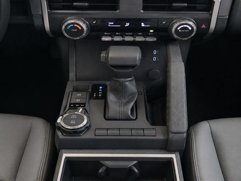 Used 2025 Toyota Tacoma SR5 AWD/4WD image 28