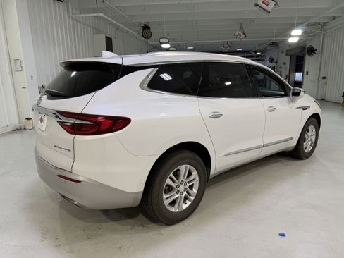 Used 2018 Buick Enclave Essence image 5