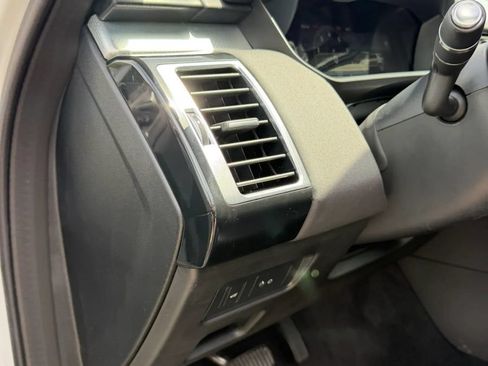 Used 2020 Land Rover Discovery Landmark AWD/4WD image 15