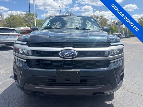 Used 2023 Ford Expedition XLT AWD/4WD image 3