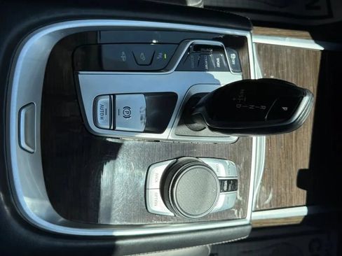 Used 2022 BMW 740i w/ Premium Package RWD image 28