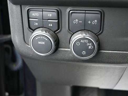 Used 2023 Chevrolet Suburban Premier AWD/4WD image 38