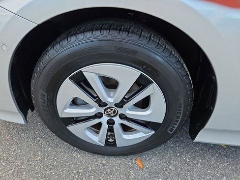 Used 2018 Toyota Prius Two image 30