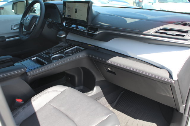 Certified 2026 Toyota Sienna XSE FWD image 25