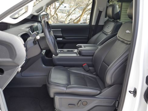 Certified 2025 Ford Expedition Max Platinum image 3