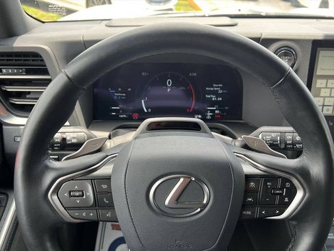 Used 2024 Lexus GX 550 w/ Accessory Package (2T) AWD/4WD image 12
