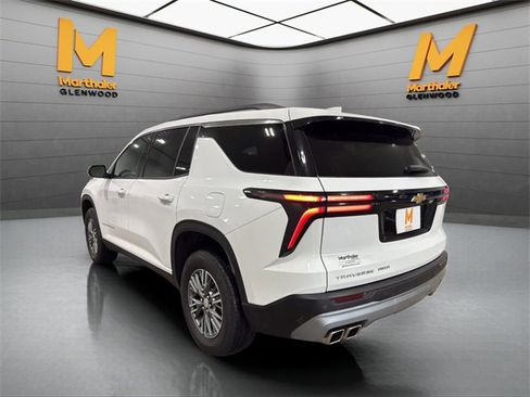 Used 2025 Chevrolet Traverse LT image 6