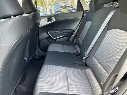 Used 2025 Kia Soul LX w/ LX Technology Package image 11