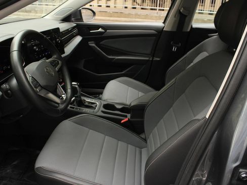 Used 2025 Volkswagen Jetta SE FWD image 14