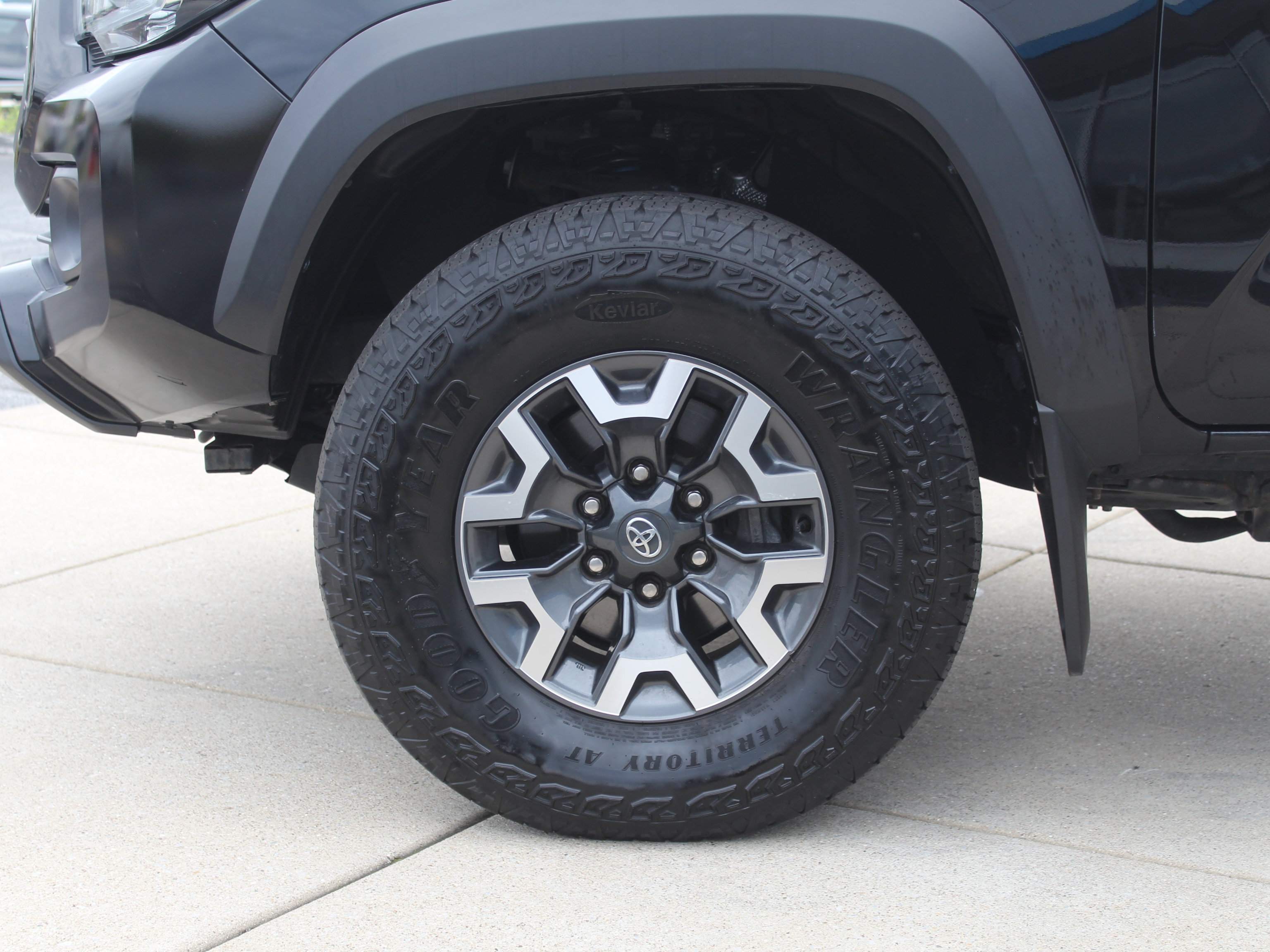 Used 2023 Toyota Tacoma TRD Off-Road w/ TRD Premium Off Road Package AWD/4WD image 31