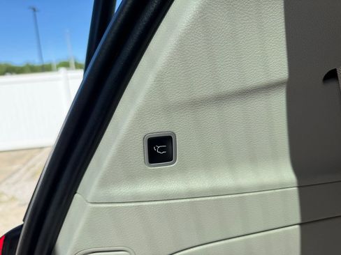 Used 2017 Chrysler Pacifica Touring-L FWD image 15