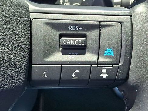 Used 2025 Nissan Rogue SV AWD/4WD image 22