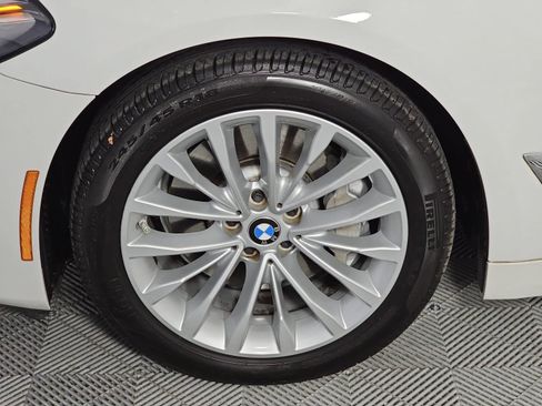 Used 2021 BMW 530i w/ Premium Package RWD image 10