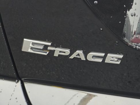 Used 2018 Jaguar E-PACE R-Dynamic HSE image 36