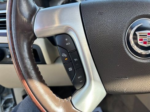 Used 2011 Cadillac Escalade EXT Premium image 19