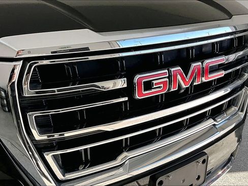 Used 2023 GMC Yukon SLT w/ SLT Premium Package image 38