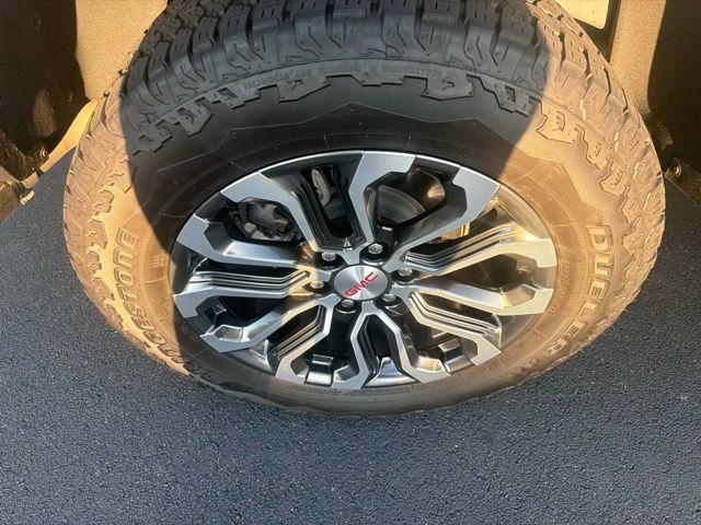 Used 2024 GMC Canyon Denali AWD/4WD image 8