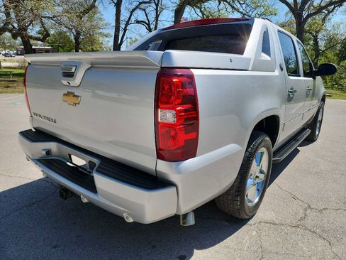 Used 2013 Chevrolet Avalanche LTZ image 10
